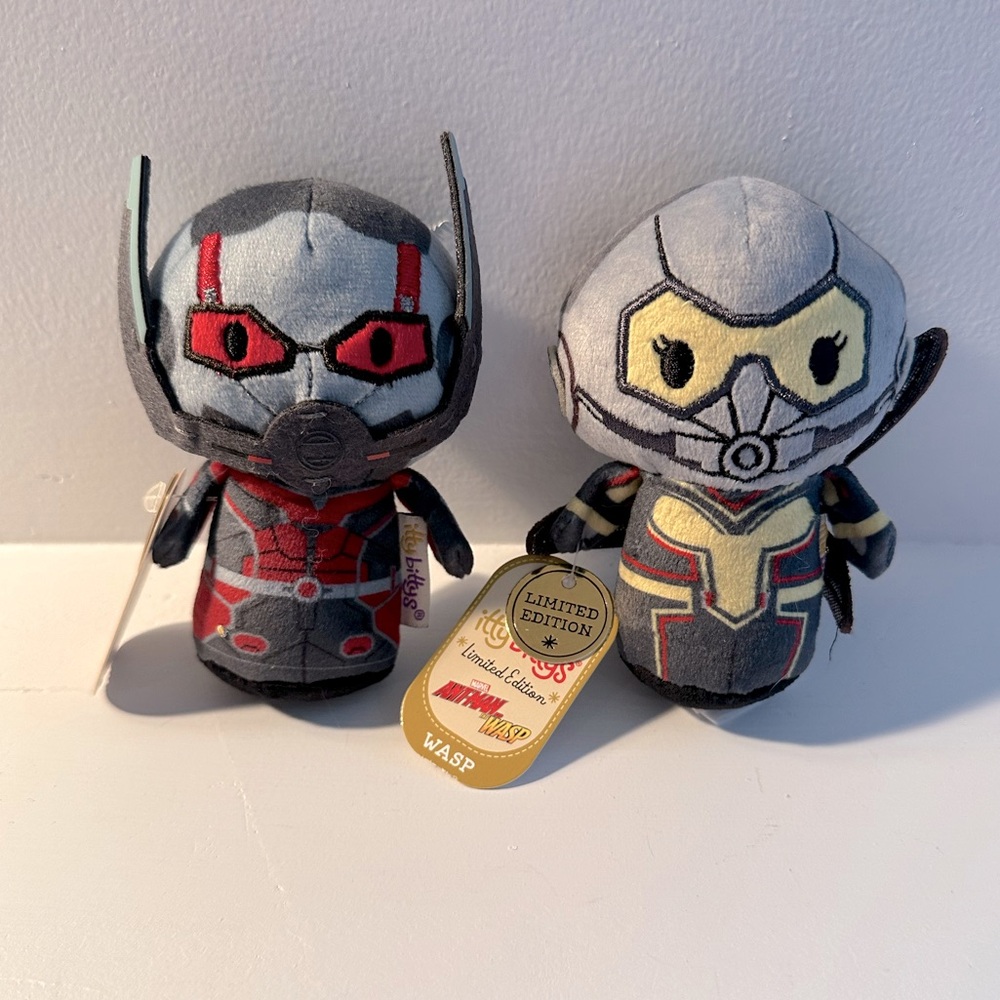 Classy duo of Marvel’s Antman and The Wasp, Hallmark itty bitty’s 🐜 🐝 ♥️🖤♥️🖤